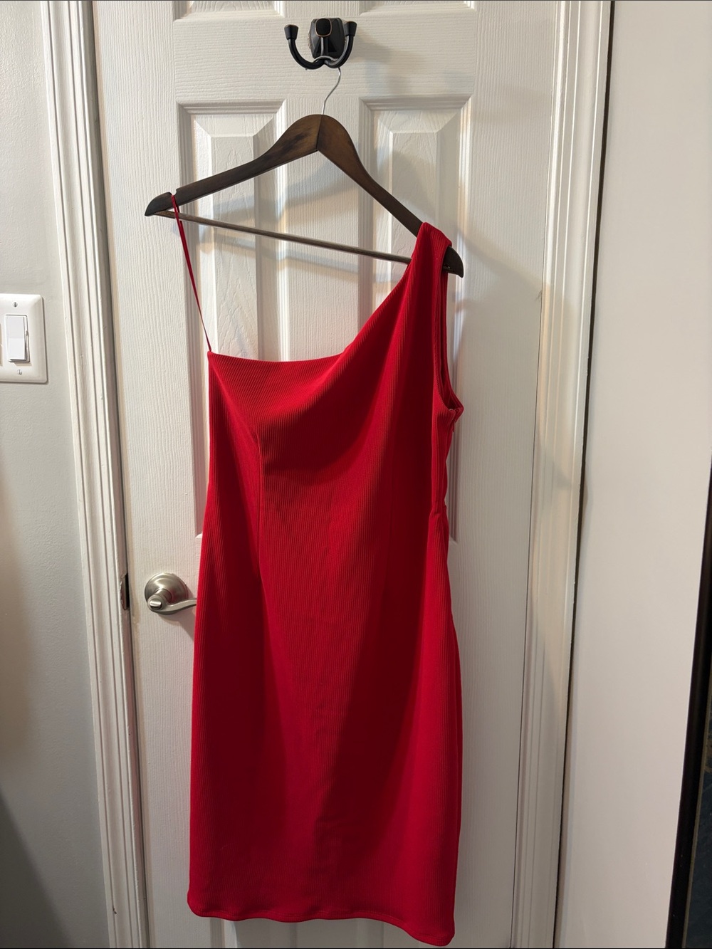 Socialite One-Shoulder Red Dress